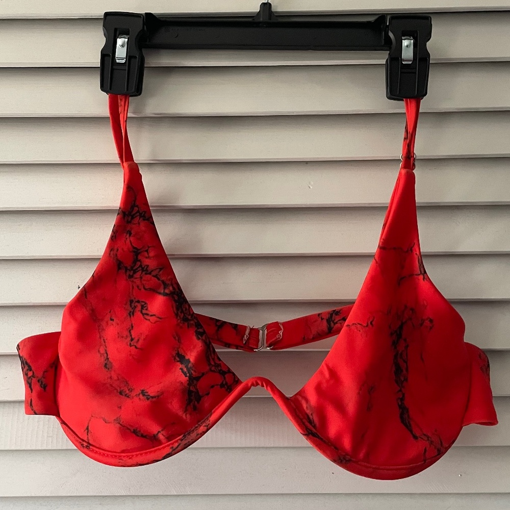 Scarlet/Black Bikini Top